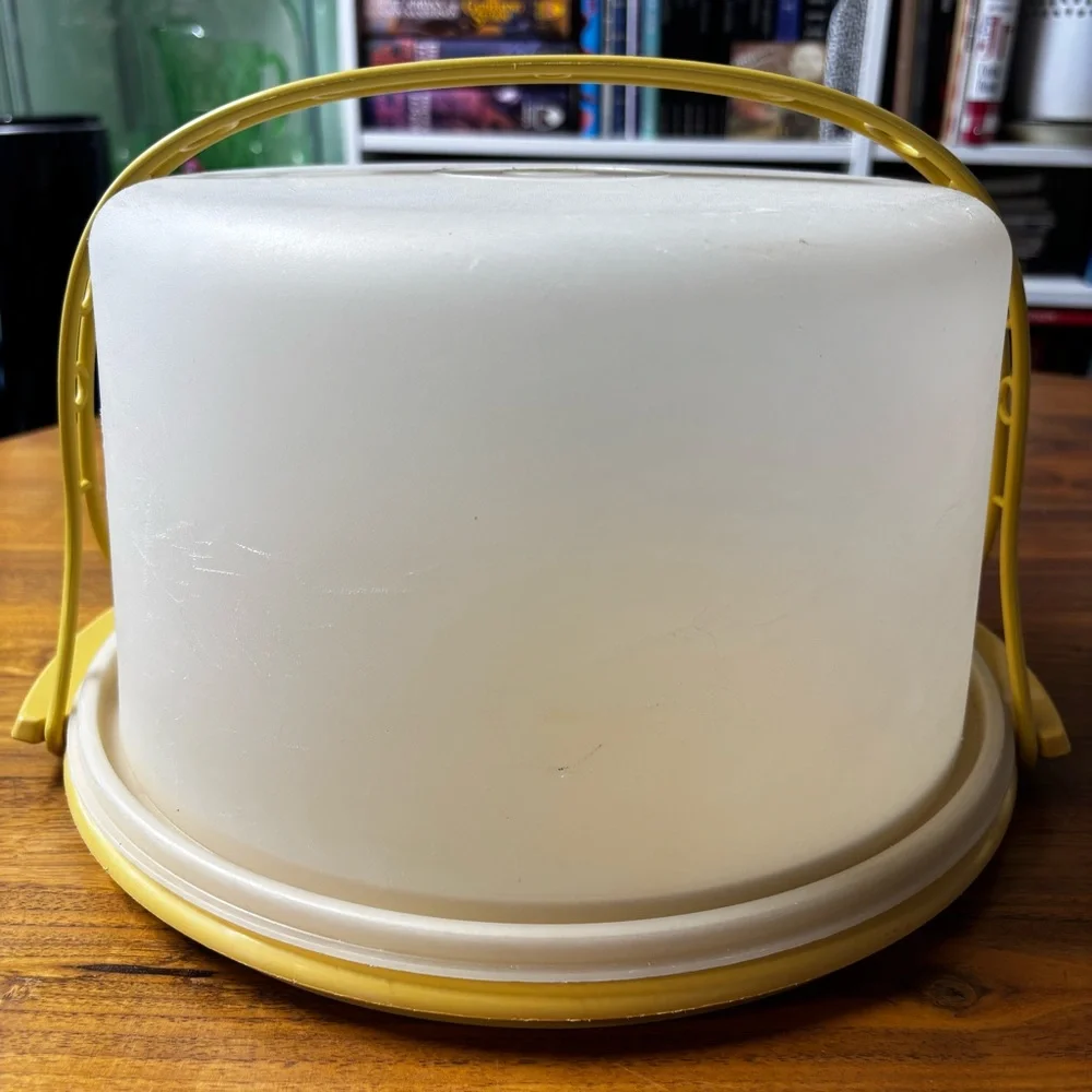 Tupperware vintage 3-piece cake carrier set: gold base, sheer lid & handle - Picture 2 of 7